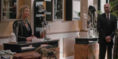 - She doesn't have anything. - Yellowstone