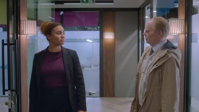 She doesn't know. - McDonald & Dodds
