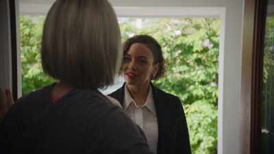 She doesn't really
want to be disturbed. - My Nanny Stole My Life