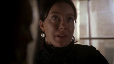 She doesn't speak English. - Deadwood