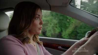 She drives a gray SUV, - Ruby Herring Mysteries: Her Last Breath