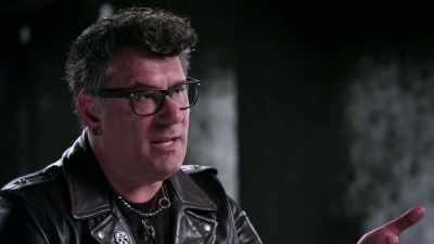 She flees him, she
climbs up into a tree, - The UnBelievable with Dan Aykroyd