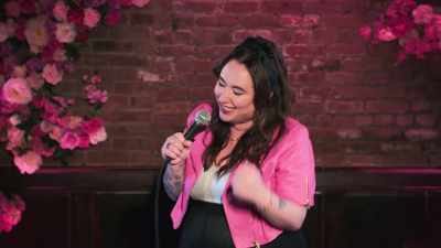 -She follows me back. Uh… [laughs]
-[audience laughing] - Liza Treyger: Night Owl