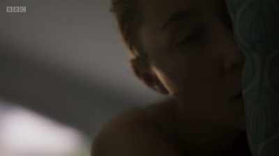 SHE GASPS - Chloe
