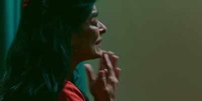 - [She gasps, sniffles]
- I'll do all five prayers. - The Queen of My Dreams