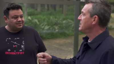 - She got to meet
Carlos de Sousa?
- Yes. - Moment of Contact