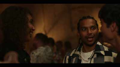 - She got money!
- Yeah, she got money. - Neon