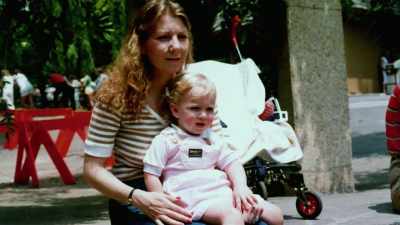 SHE HAD CAITLIN,
WHO WAS QUITE HEALTHY. - An American Murder Mystery: The Staircase
