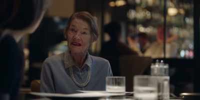 She hasn't got
her glasses. - Elizabeth Is Missing