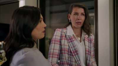 She hates us.
- Nobody listens to Bonnie, - Deadly Wives Club