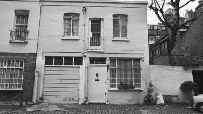 She invited me into a little
tiny living room that she had - The Murder of Sandra Rivett