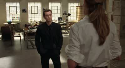 She is beautiful. - Closer