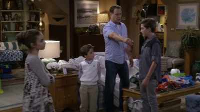 She just called you a little kid.
Are you gonna take that? - Fuller House