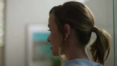 - She just likes to check in.
- [Michael] With you, maybe. - Romance in Hawaii