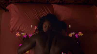 - ♪ She just want that
liquor, liquor ♪ - Bigger