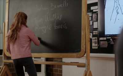She keeps showing
up inside the house, - Aurora Teagarden Mysteries: Haunted By Murder