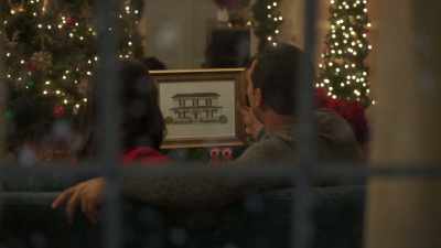 -She kept the swing.
-And the red door. - A Christmas Open House
