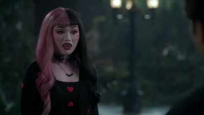 She leads the Salem Coven. - Monster High 2