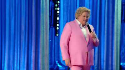 She was like, you know,
"How's the roof?" Uh... - Fortune Feimster: Crushing It