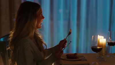 She likes my
lasagna, she likes my lasagna. - Christmas in the Spotlight