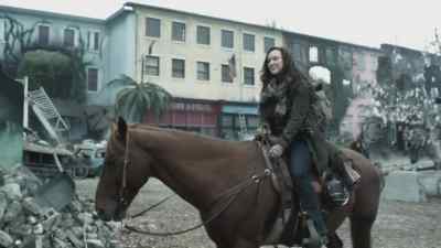 She likes you, dad. - Falling Skies