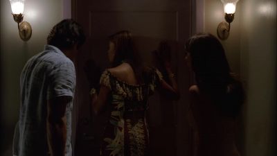 She lives alone. I haven't seen her all day. Hello? - Ghost Whisperer