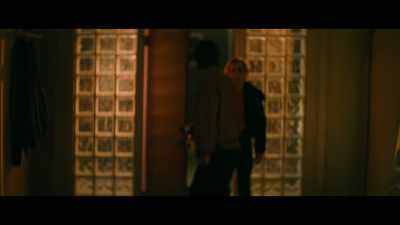 ♪ She looks a lot like you ♪ - Slip