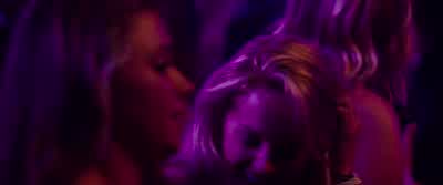 She looks great. - The DUFF