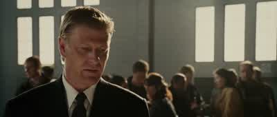 She looks like you. - Flightplan