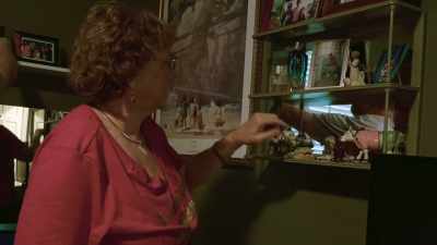 She loved her dad, she
had that picture made. - Alice is Still Dead