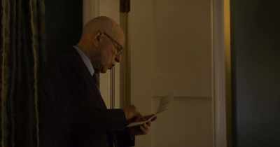 She loves him but says
he shouldn't be allowed - The Kominsky Method
