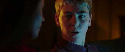 - She made him quit smoking.
- And he didn't notice. - Hacker