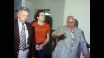 She managed to escape
from his Volkswagen - Ted Bundy: Falling for a Killer