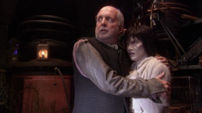 She means you no harm. - Stargate Atlantis