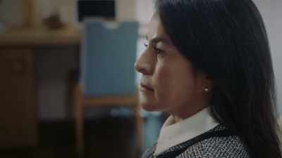 She mixed with
Medellín's top narcos - Drug Lords: The Next Generation