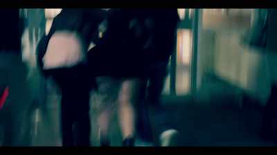 SHE MOANS - Informer