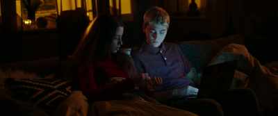 - She never even sent you a postcard?
- No, nothing. - Hacker