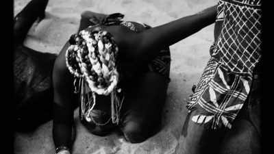 She is over there!
And Zinwe is with her! - Mami Wata