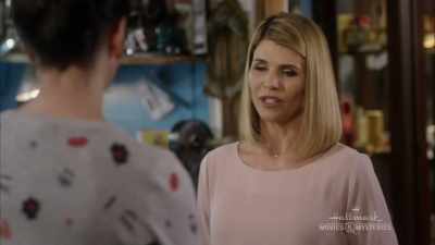 She overheard him on the phone - Garage Sale Mystery: The Beach Murder