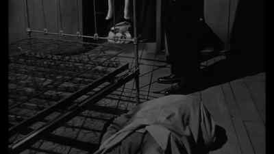 - She passed out.
- I'll bring her to. - Kiss Me Deadly
