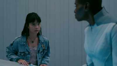 She was piloting that big robot - Paper Girls