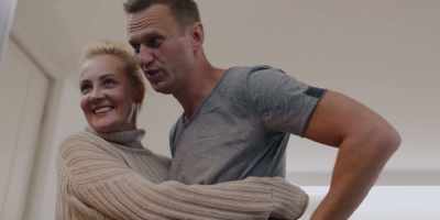 She plays chess... - Navalny