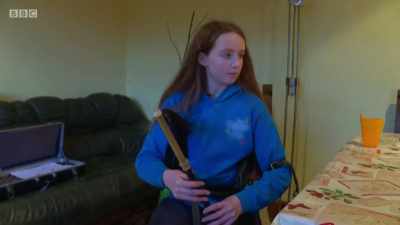 SHE PLAYS HAPPY BIRTHDAY - Chronicles of the Glens