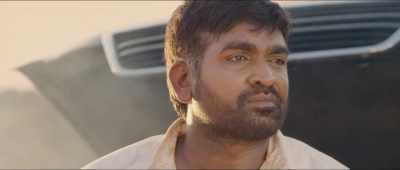 She put me on the train,
she killed herself. - Chekka Chivantha Vaanam