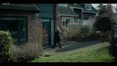 SHE RINGS DOORBELL - Boat Story