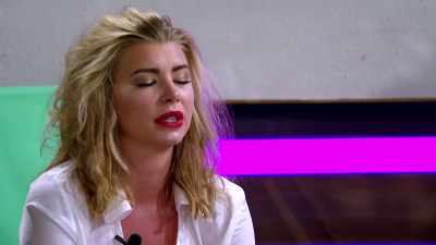 She said to me that she
doesn't understand why - Love Island