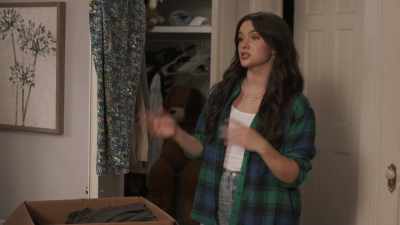 She said she wants to get rid
of everything she doesn't need, - A Christmas Open House