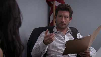 - She saw him?
- Didn't see the killing, - High Heel Homicide