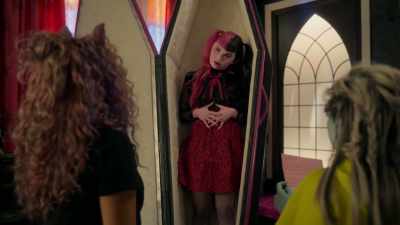 She says it's supposed to - Monster High 2