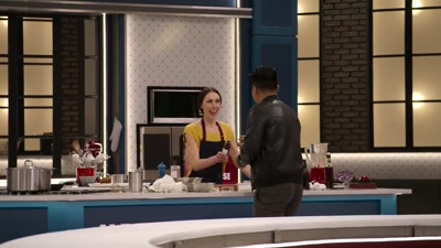 -She says it needs… hot honey. All right?
-Yeah, definitely. - Cook at all Costs